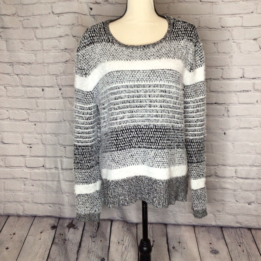 Style & Co Black and Ivory Eyelash Knit Long Sleeve Crewneck Sweater Large